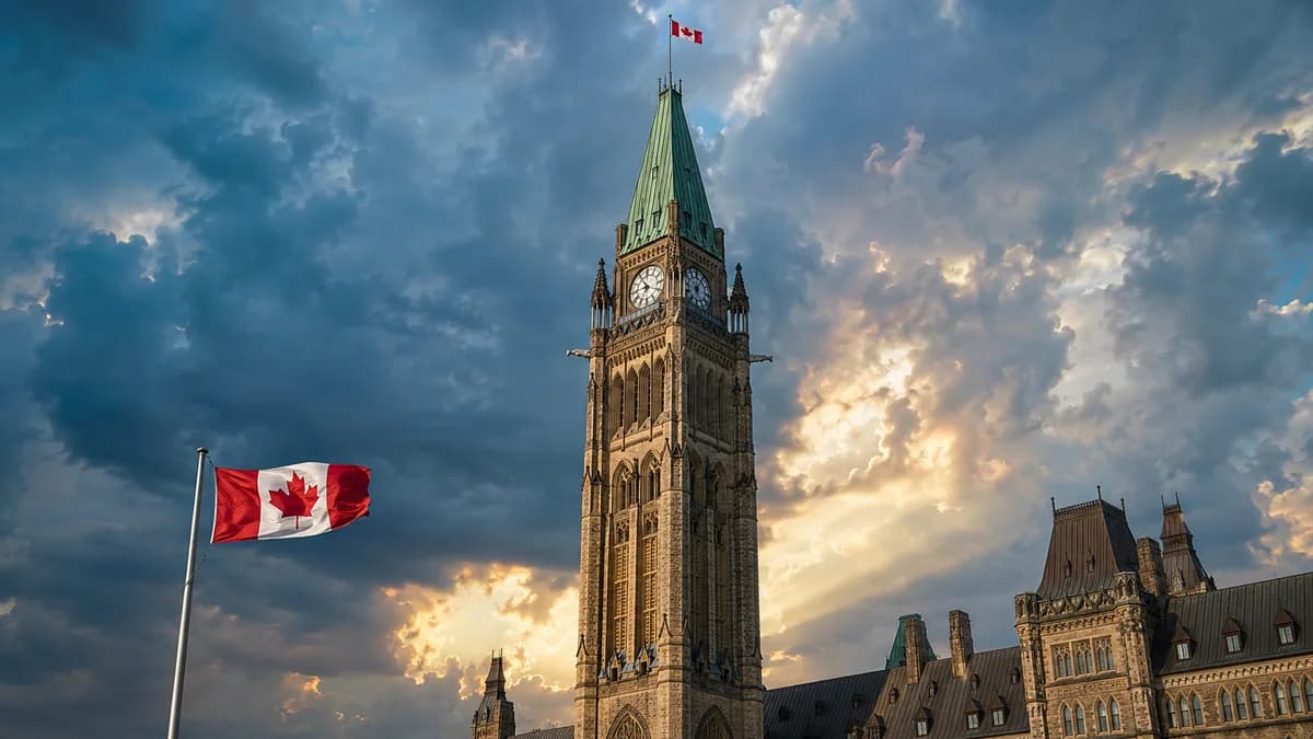 La Tour de la Paix du Parlement avec un drapeau canadien qui flotte